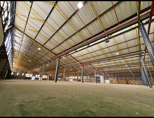 20,860M² WAREHOUSE FOR SALE IN CLAYVILLE